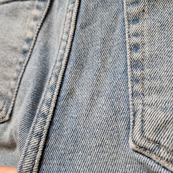 BDG Girlfriend Jean 24x26 Light Wash Denim - Picture 8 of 11